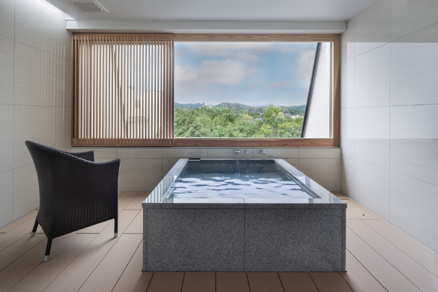 ワイド露天風呂ルーム付デラックス60㎡和洋室B