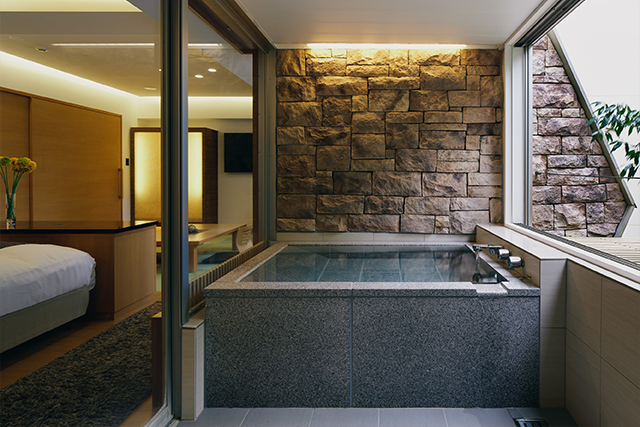 石壁と緑の露天風呂付デラックス60㎡和洋室D
